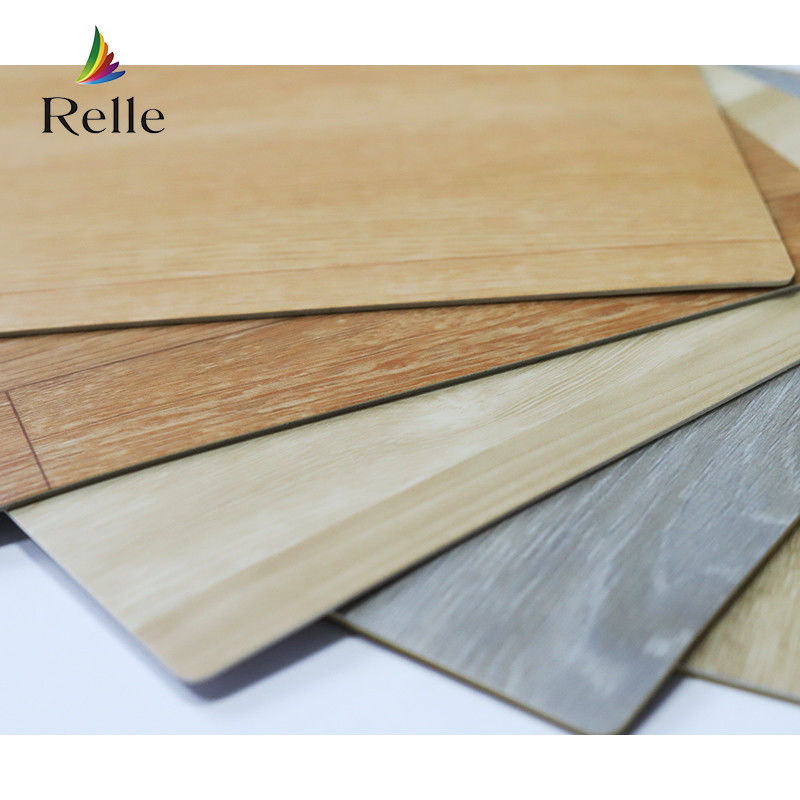 20m PVC Oak ไวนิล พื้นไม้ Roll พื้นวินิลแบบไม่เหมือนกัน สําหรับโรงเรียนอนุบาล