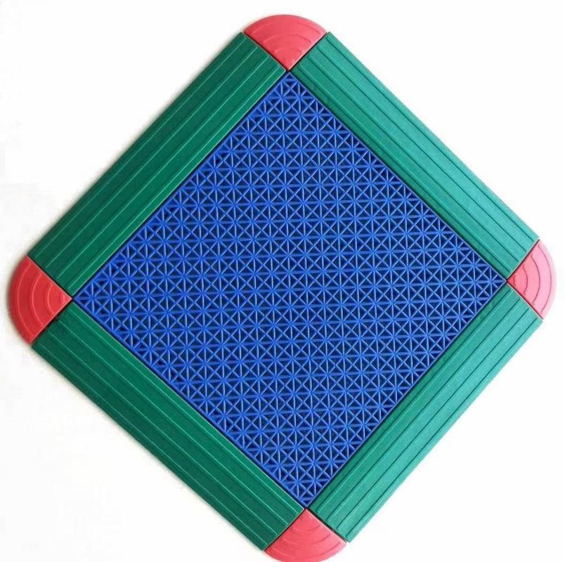 สีฟ้า PP Interlocking สปอร์ตพื้น 3.5mm 4.5mm 6mm สปอร์ตกลางแจ้ง Interlocking Tile