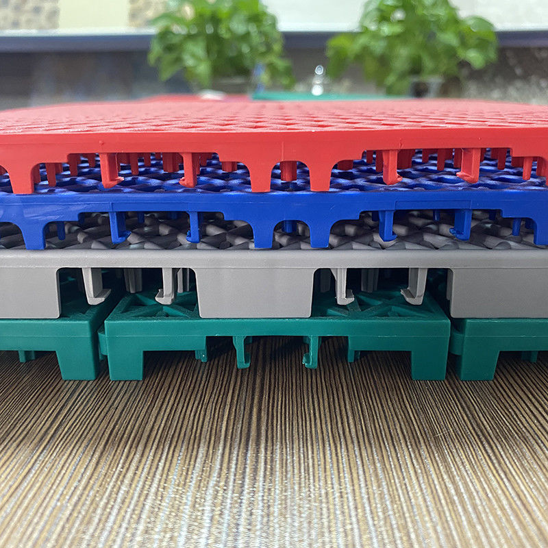 สีฟ้า PP Interlocking สปอร์ตพื้น 3.5mm 4.5mm 6mm สปอร์ตกลางแจ้ง Interlocking Tile