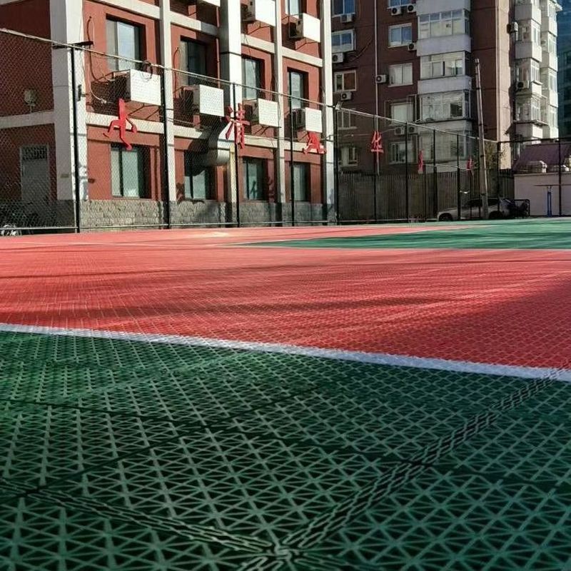 สีฟ้า PP Interlocking สปอร์ตพื้น 3.5mm 4.5mm 6mm สปอร์ตกลางแจ้ง Interlocking Tile