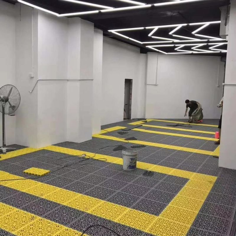 สีฟ้า PP Interlocking สปอร์ตพื้น 3.5mm 4.5mm 6mm สปอร์ตกลางแจ้ง Interlocking Tile