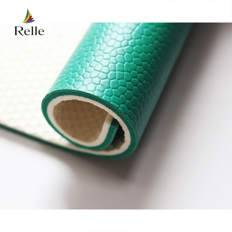 สีเขียว แบดมินตัน คอร์ท สปอร์ต พื้น Mat Roll in Relle วัสดุ PVC สินเชื่อมสําหรับกีฬา