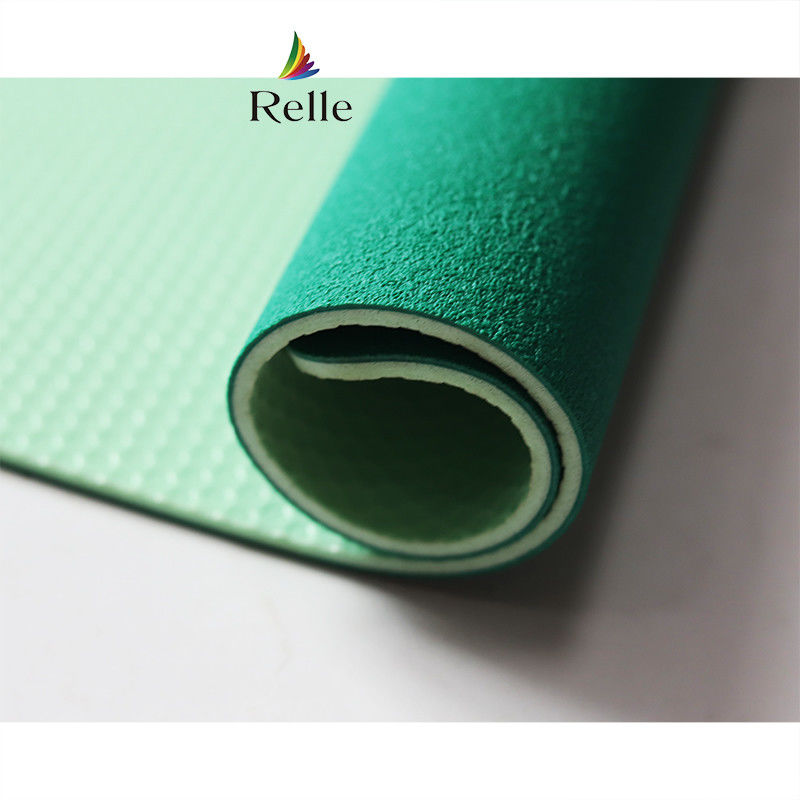 สีเขียว แบดมินตัน คอร์ท สปอร์ต พื้น Mat Roll in Relle วัสดุ PVC สินเชื่อมสําหรับกีฬา