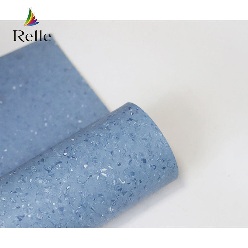 T Grade Wear Resistant Relle Light ไวนิล พื้นไม้ สีเทาสําหรับภายในในประเทศมาเลเซีย นุ่มและสบาย
